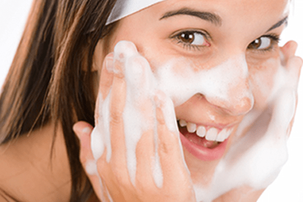 MOUSSE NETTOYANTE ILLUMINATRICE – Image 2